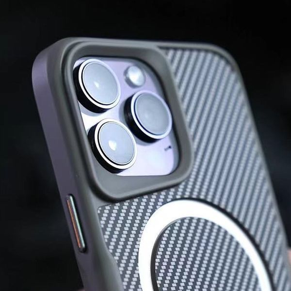TPU+PC чохол Metal Buttons with MagSafe Carbon Ring для Apple iPhone 15 Pro (6.1") 73485 фото